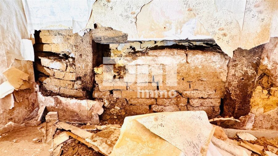 Sanierungsbedürftiges Einfamilienhaus + Doppelgarage mit viel Potenzial - EG Wohn / Esszimmer Schaden Wannd